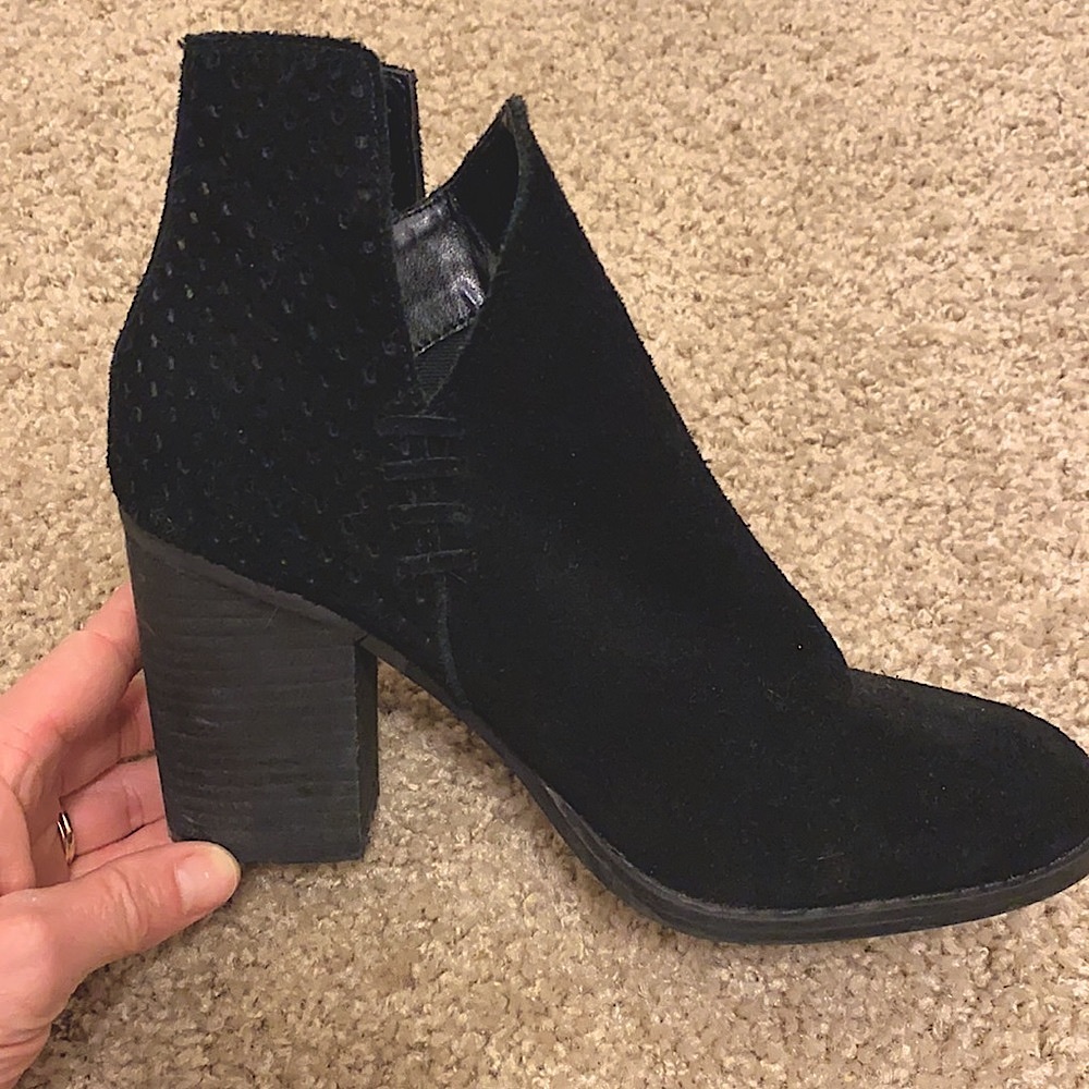Steve Madden black suede ankle boots with v side size 6